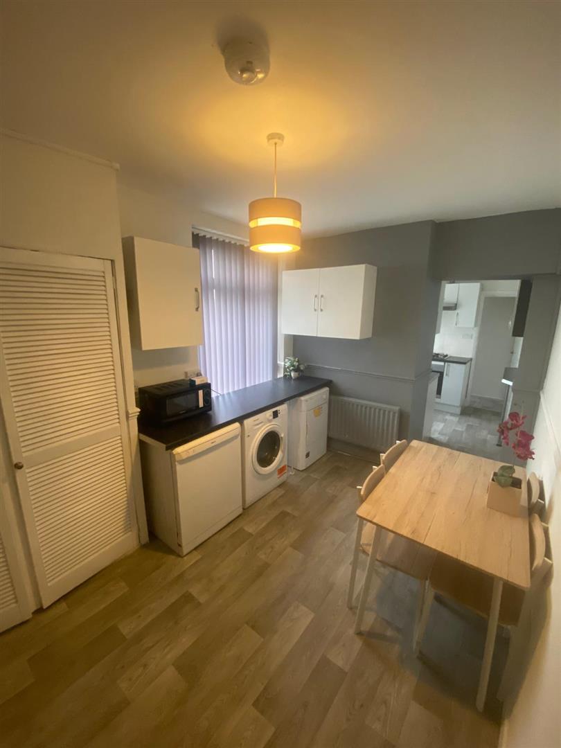 room for rent llantwit road