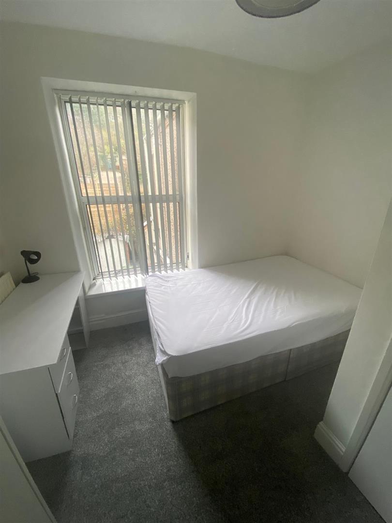room for rent llantwit road