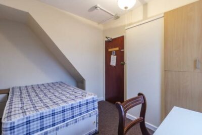 house - end terrace for sale broadway