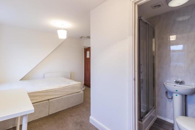 house - end terrace for sale broadway