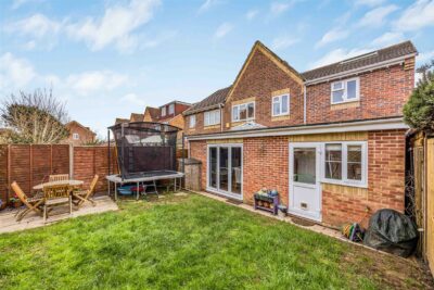 house for sale camelia close