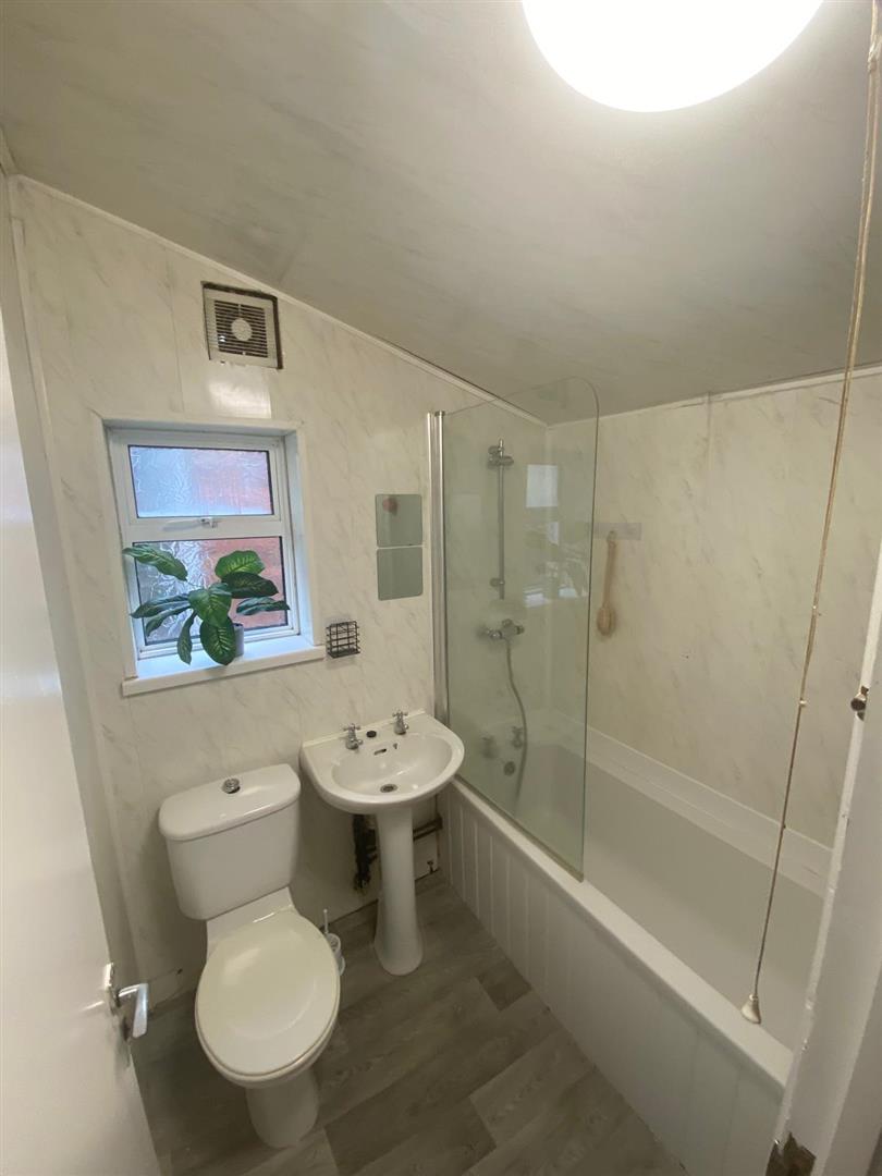 room for rent llantwit road