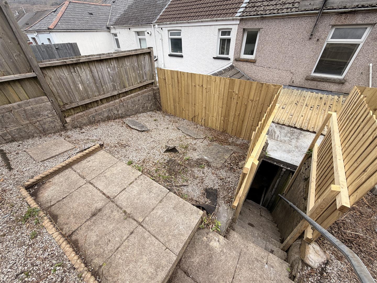 house - terraced for rent new street