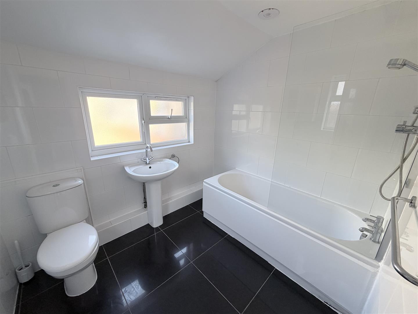 house - terraced for rent daulston road