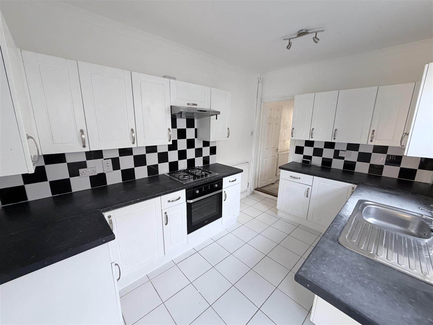 house - terraced for rent daulston road
