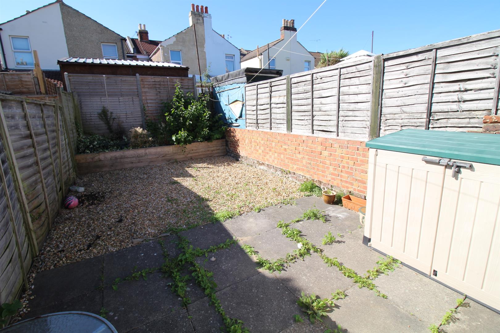 house - terraced for rent daulston road