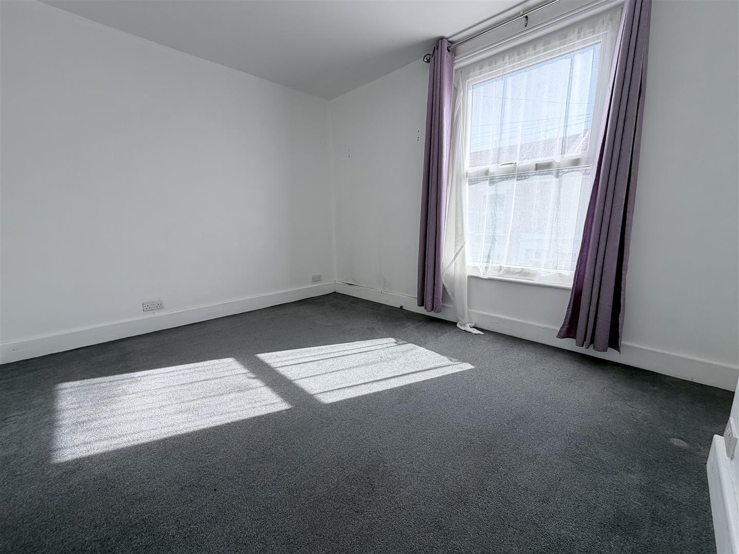 house - terraced for rent daulston road
