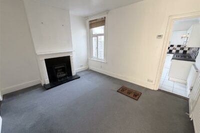 house - terraced for rent daulston road