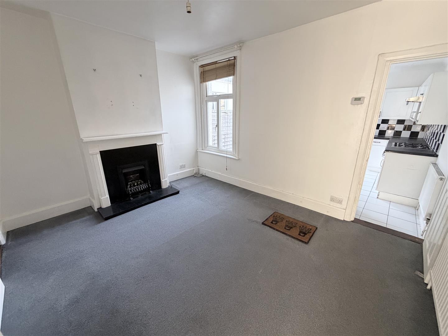 house - terraced for rent daulston road