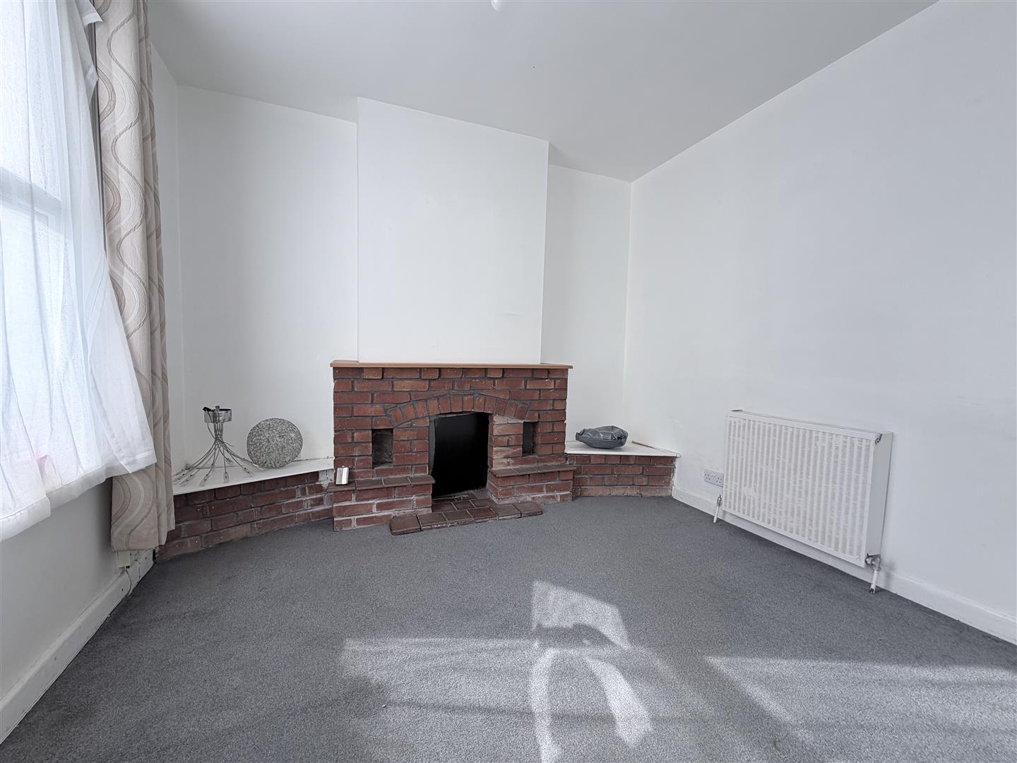 house - terraced for rent daulston road