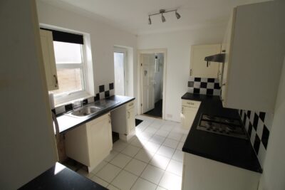 house - terraced for rent daulston road