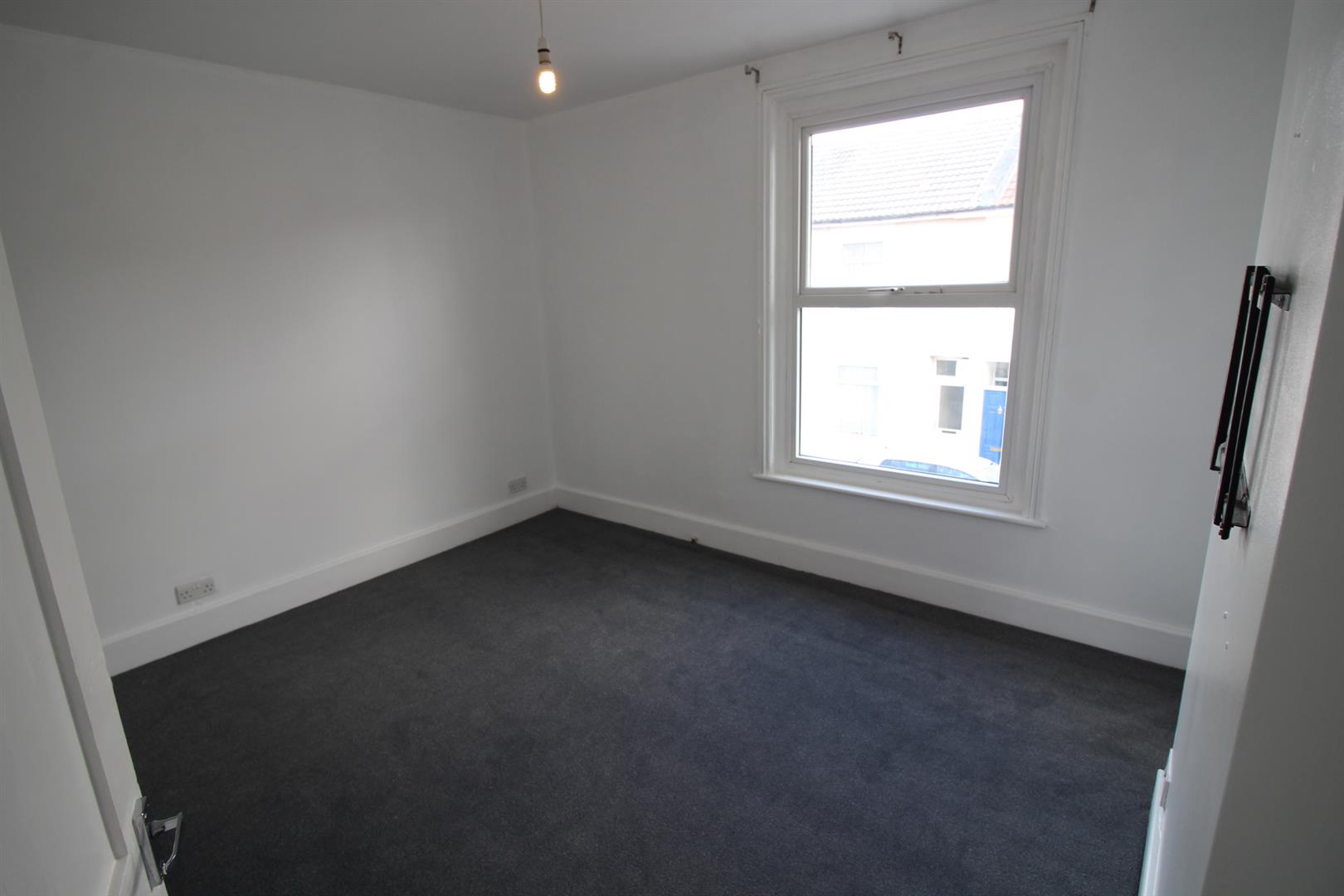 house - terraced for rent daulston road