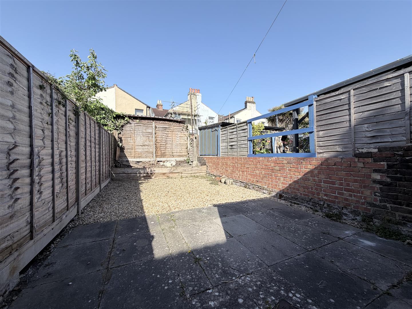 house - terraced for rent daulston road