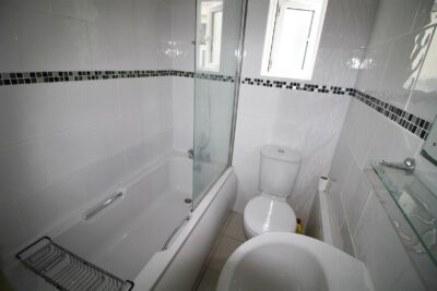 house - terraced for rent manners road