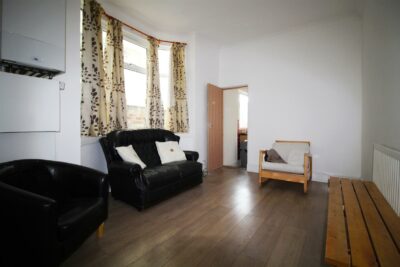 house - terraced for rent manners road