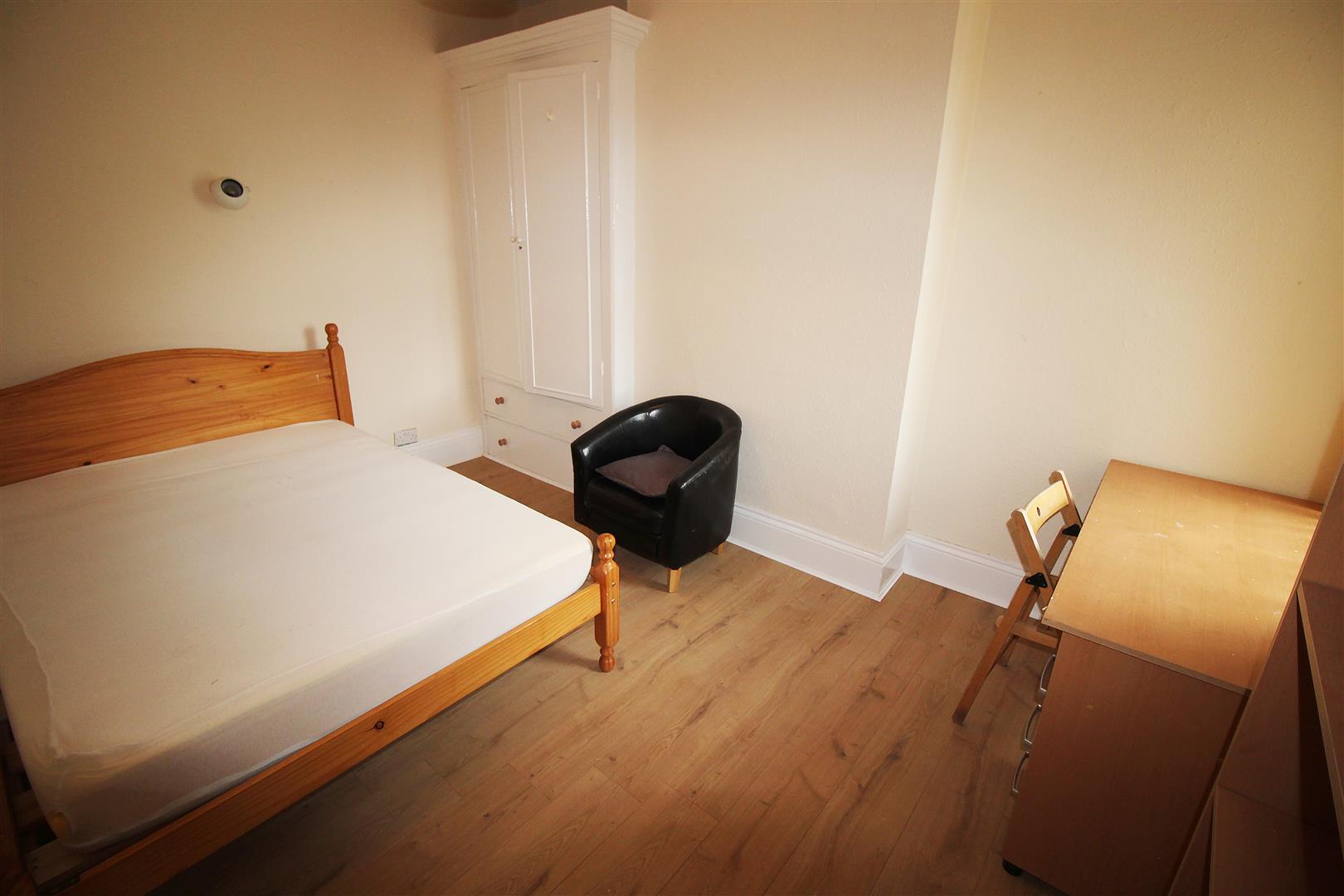 house - terraced for rent manners road