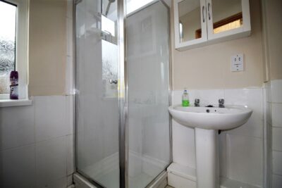 house - terraced for rent manners road