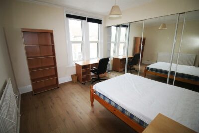 house - terraced for rent manners road