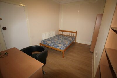 house - terraced for rent manners road