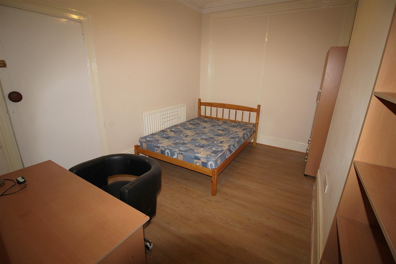 house - terraced for rent manners road