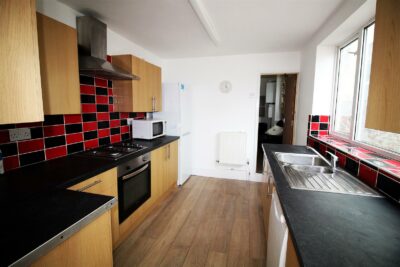 house - terraced for rent manners road