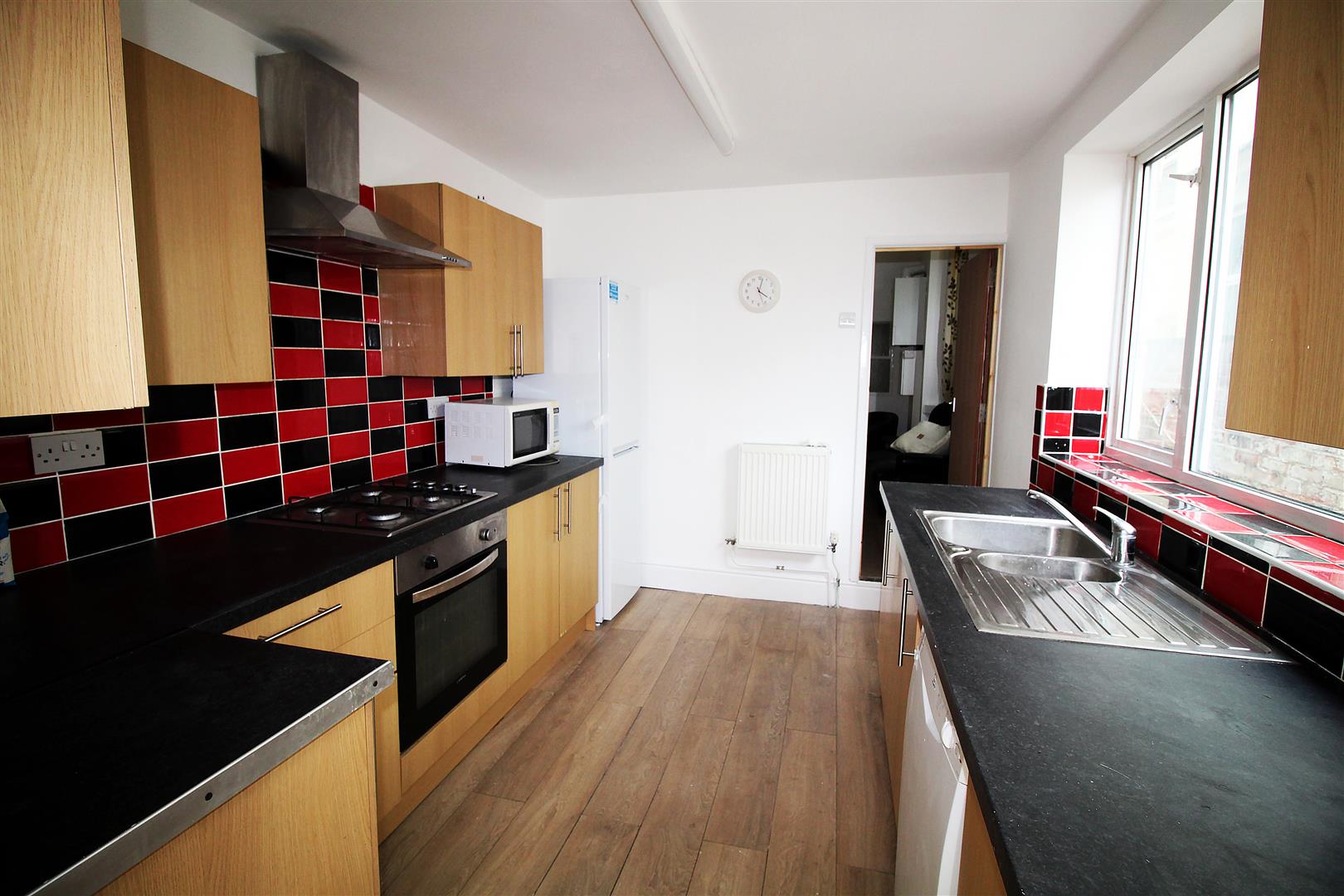 house - terraced for rent manners road