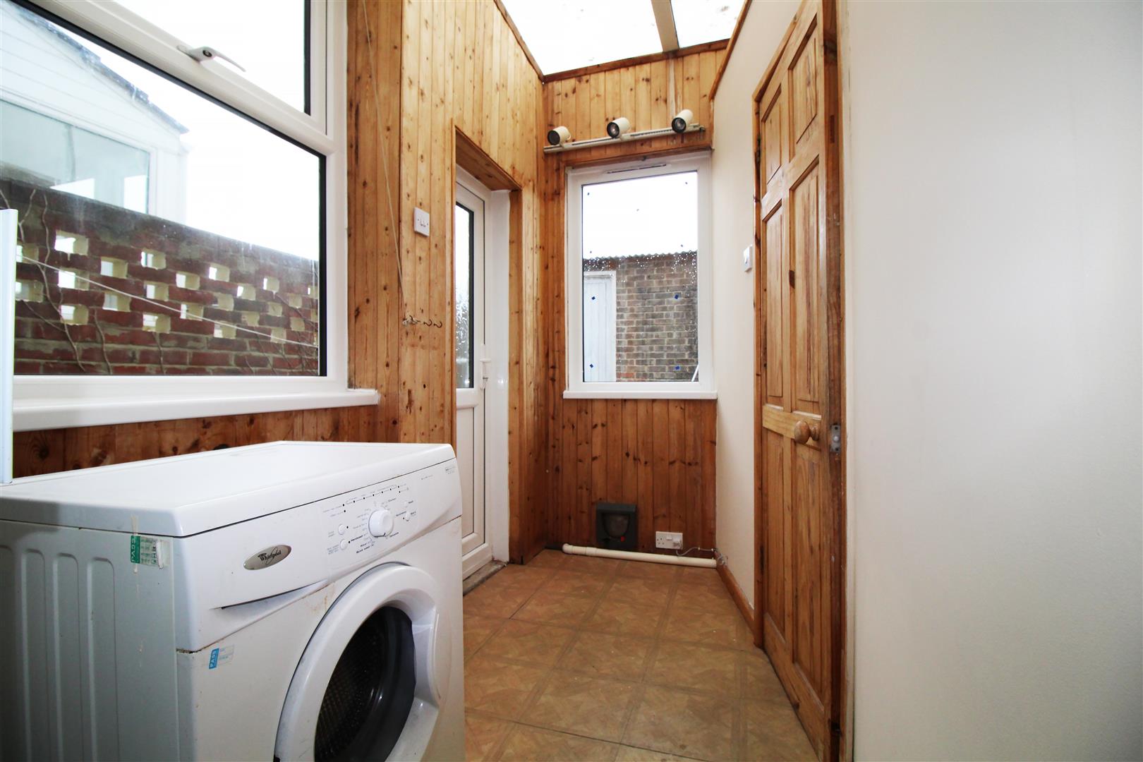 house - terraced for rent manners road