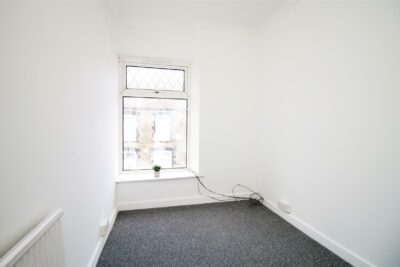 house - terraced for rent whitting street