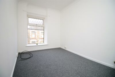 house - terraced for rent whitting street