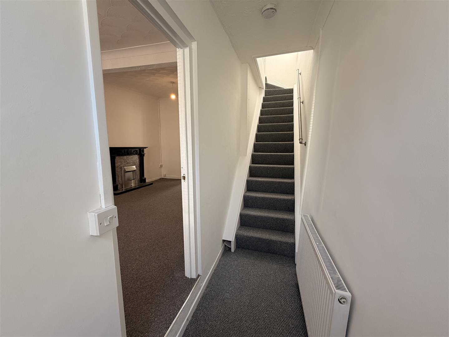 house - terraced for rent whitting street