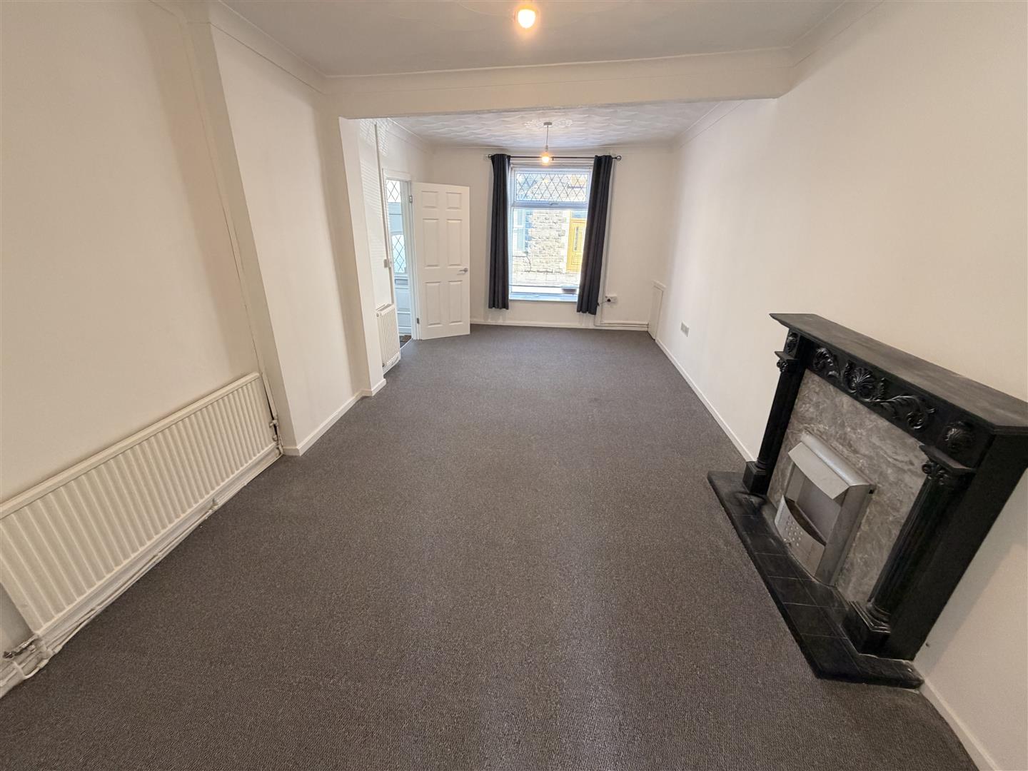 house - terraced for rent whitting street