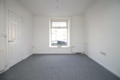 house - terraced for rent whitting street