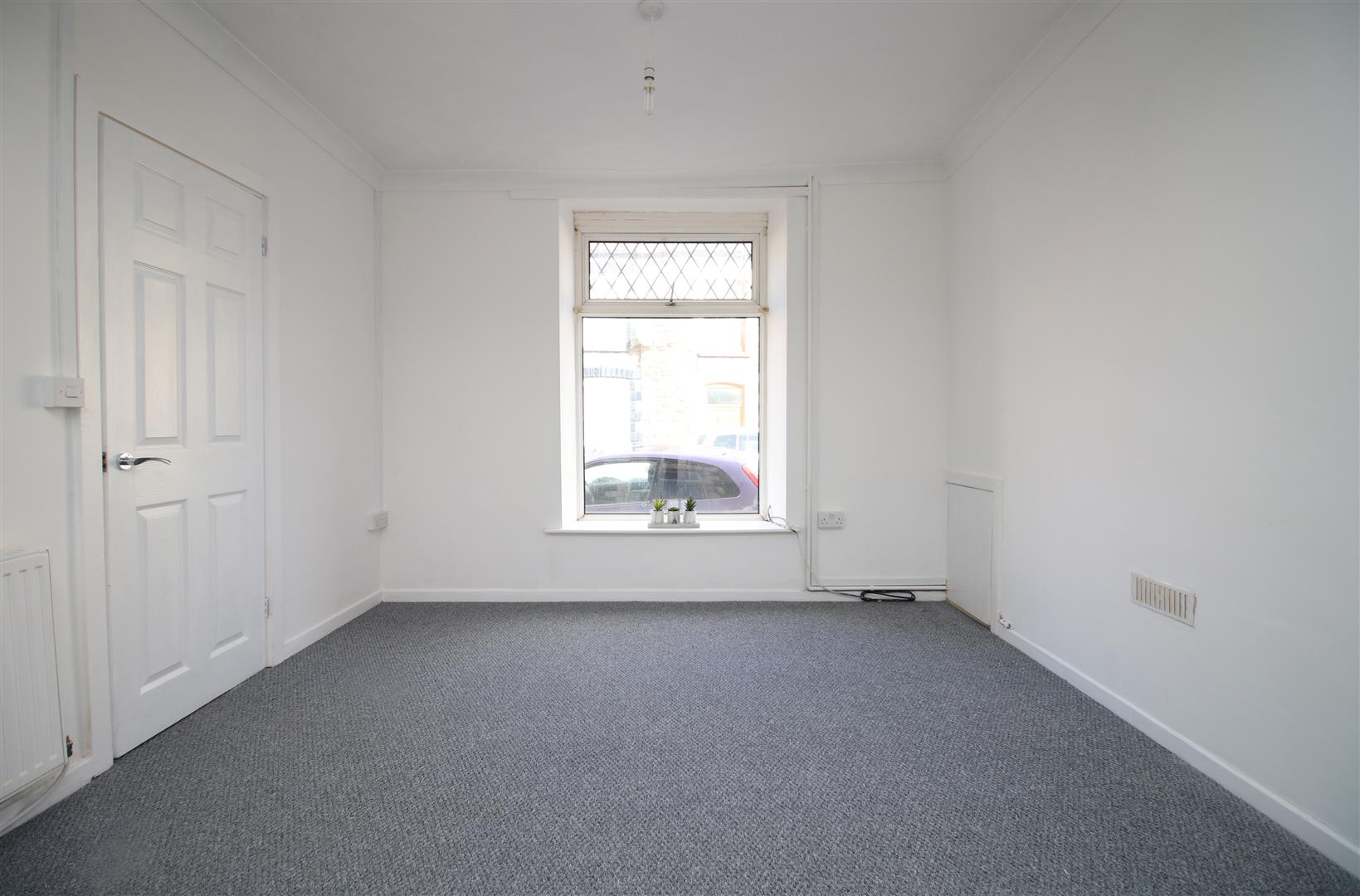 house - terraced for rent whitting street