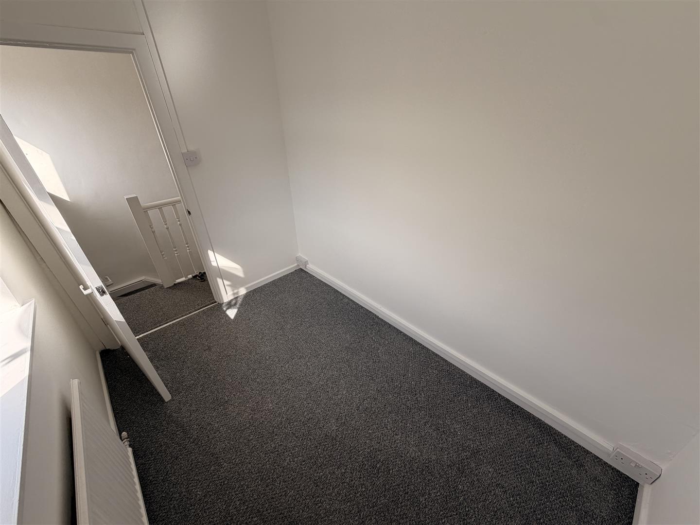 house - terraced for rent whitting street