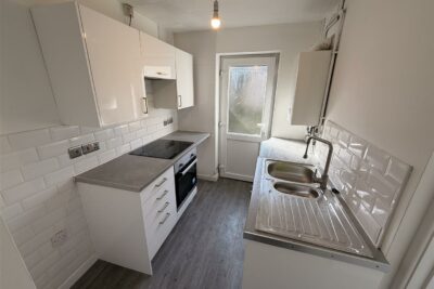 house - terraced for rent whitting street