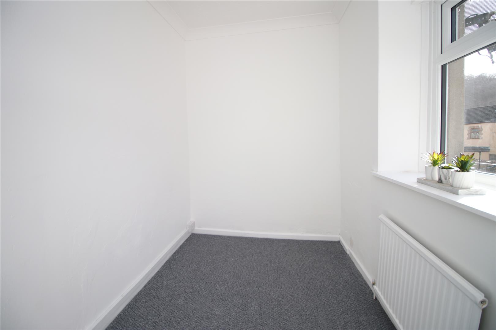 house - terraced for rent whitting street