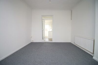 house - terraced for rent whitting street