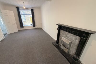 house - terraced for rent whitting street