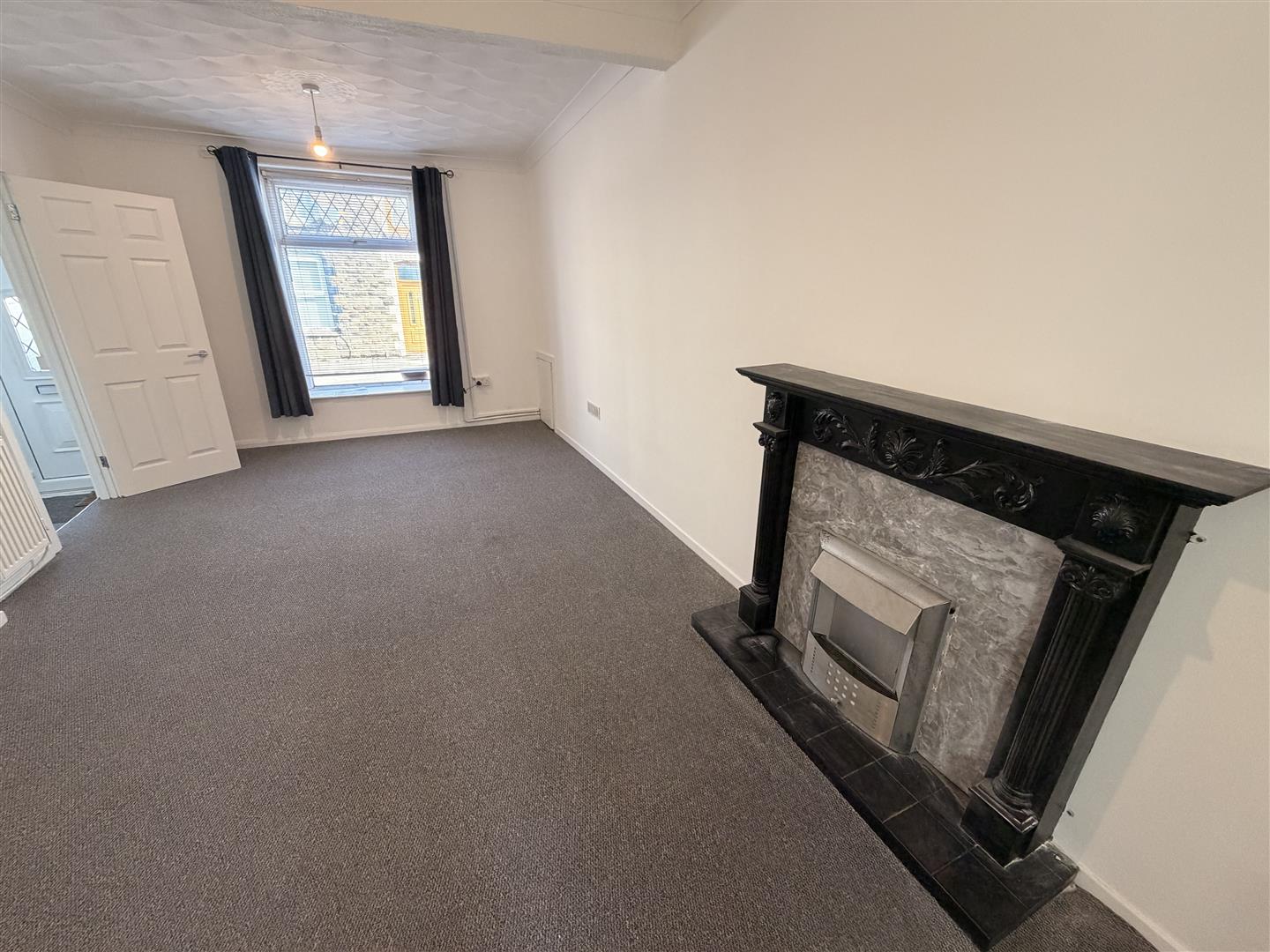 house - terraced for rent whitting street