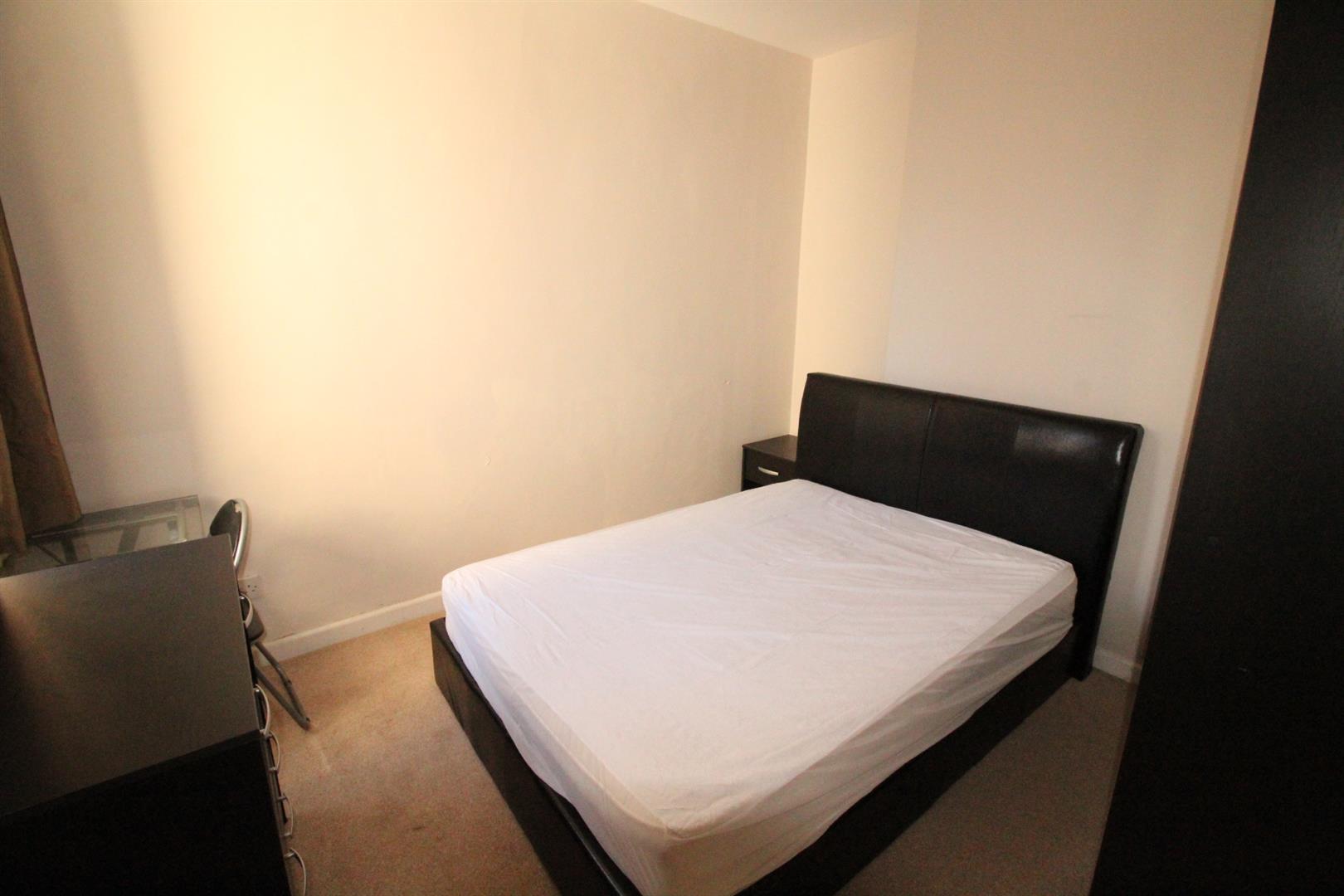 house - end terrace for rent napier road