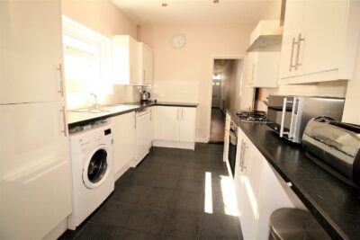 house - end terrace for rent napier road