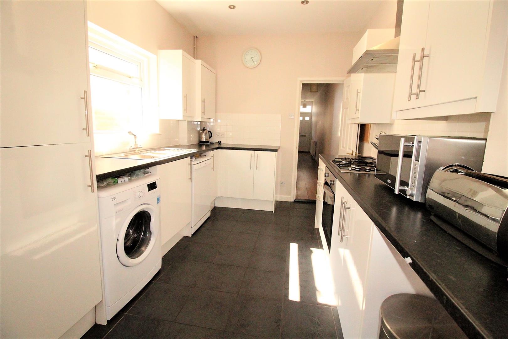 house - end terrace for rent napier road