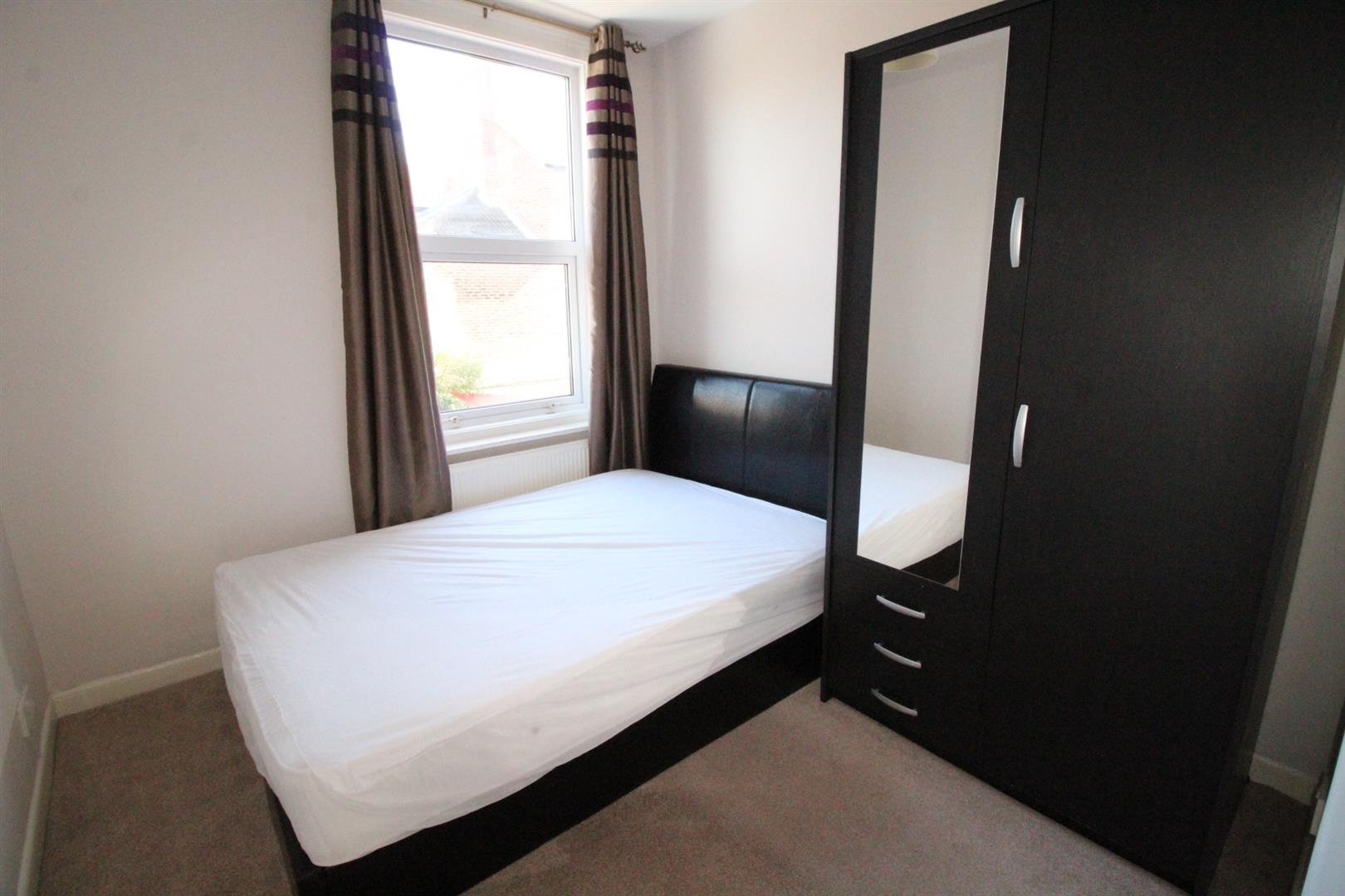 house - end terrace for rent napier road