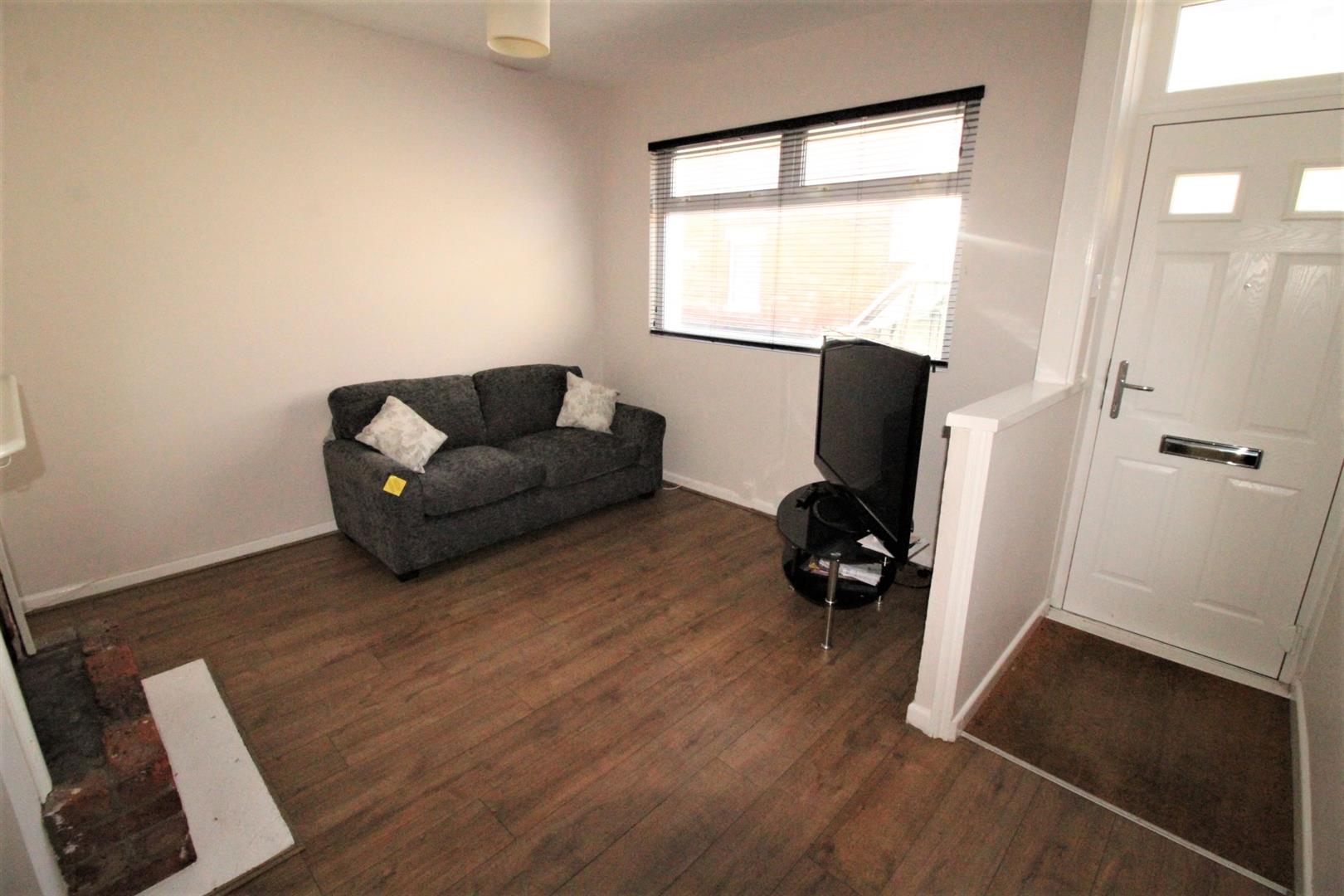 house - end terrace for rent napier road