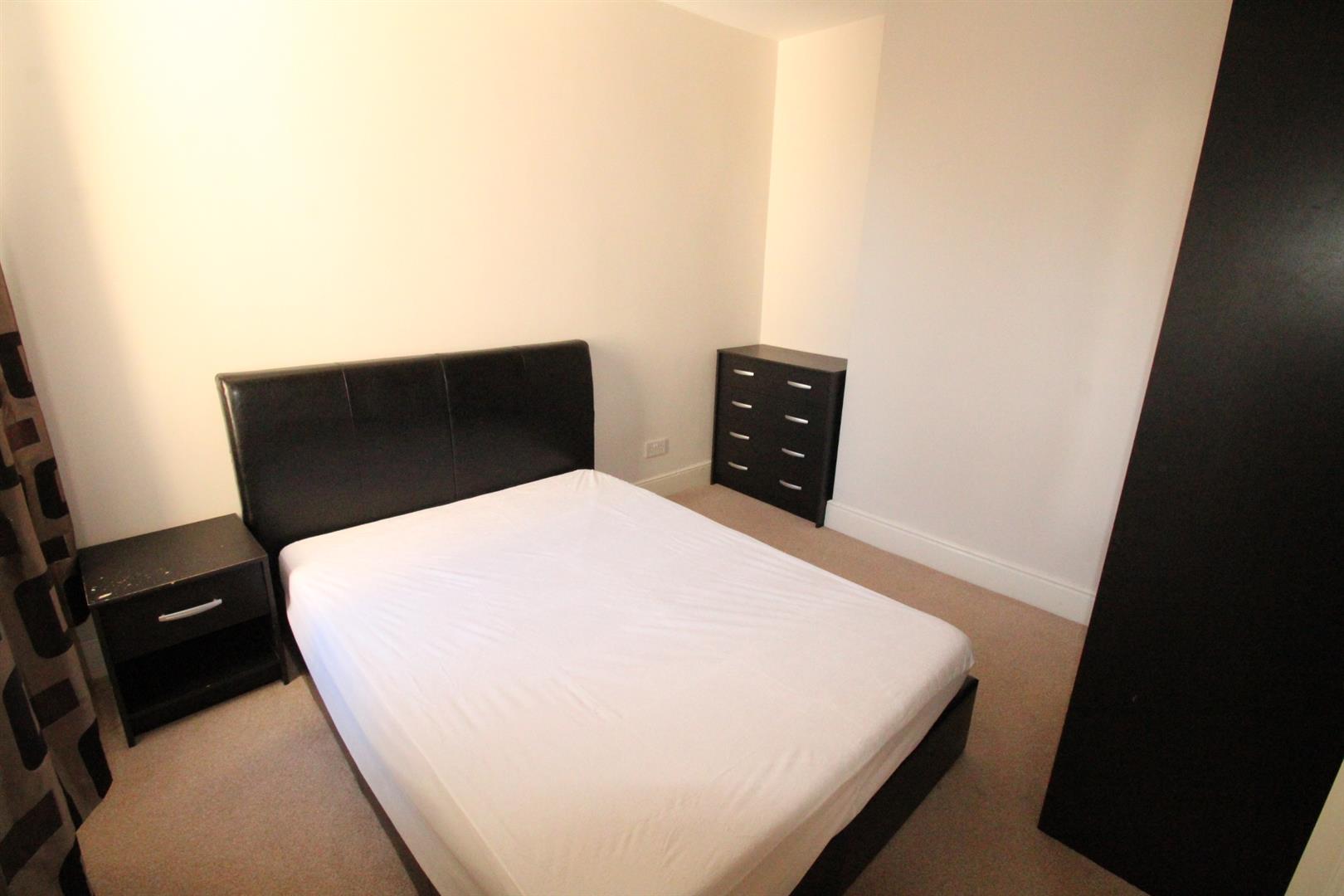 house - end terrace for rent napier road