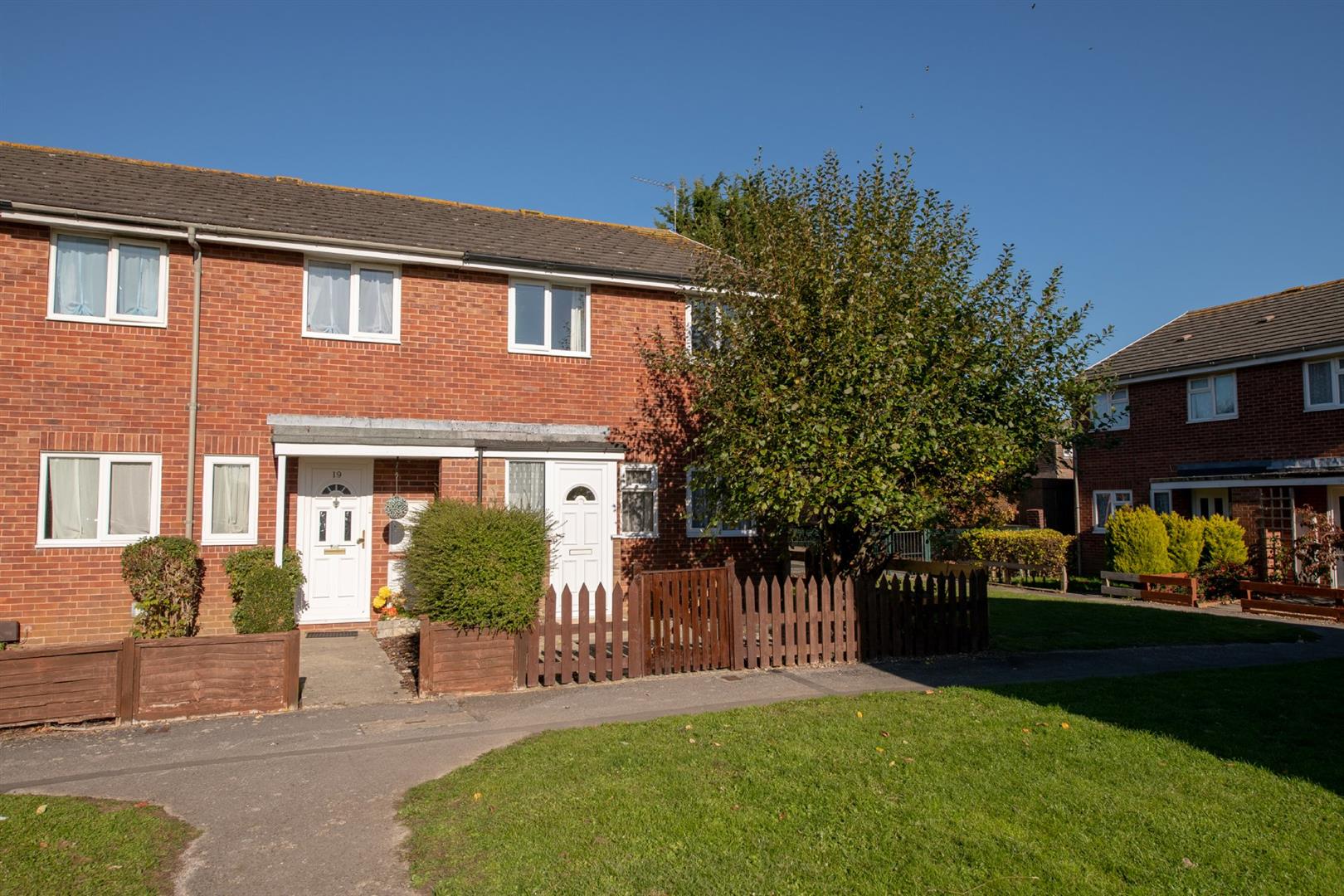 house - end terrace for rent millfield close