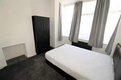 room for rent queens road