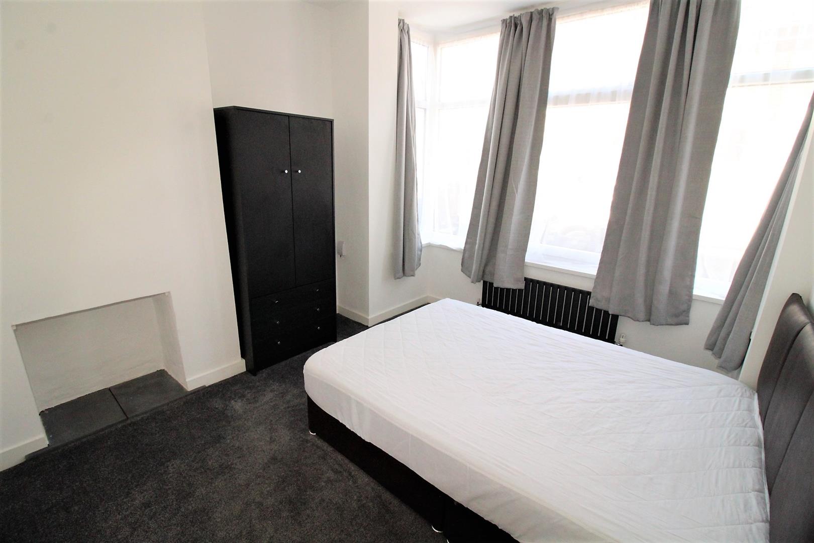 room for rent queens road