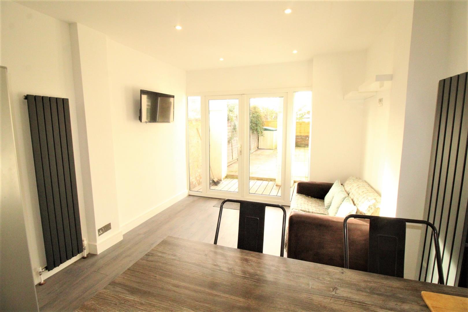 room for rent queens road