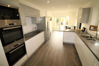 room for rent queens road